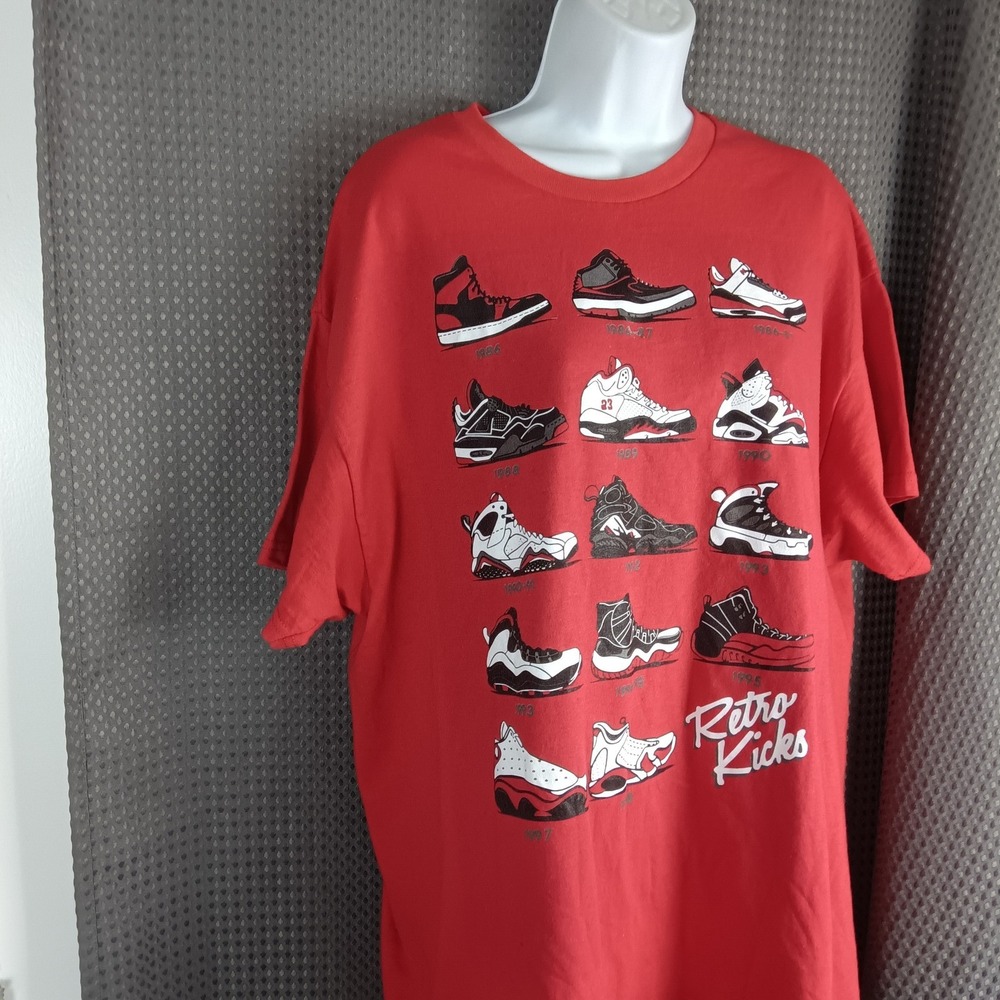 Gildan Retro Kicks Graphic T-Shirt Red XL 100% Cotton Sneaker Print